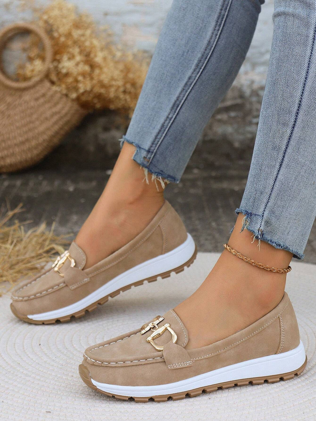 Donna | Chic Buckle Loafers