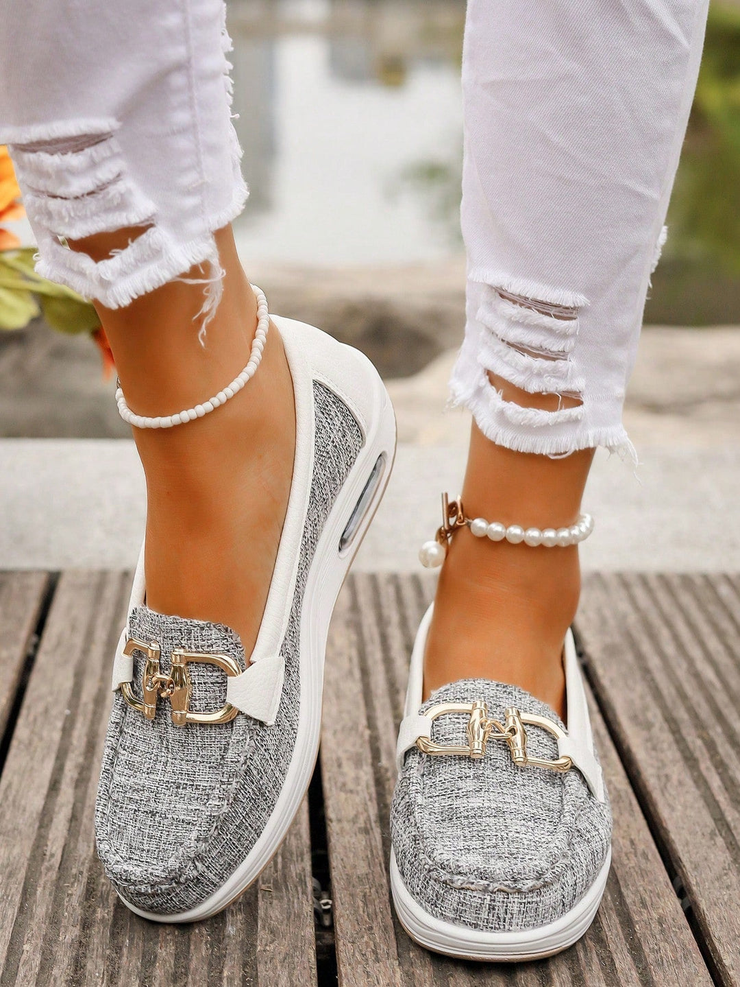 Donna | Chic Buckle Loafers